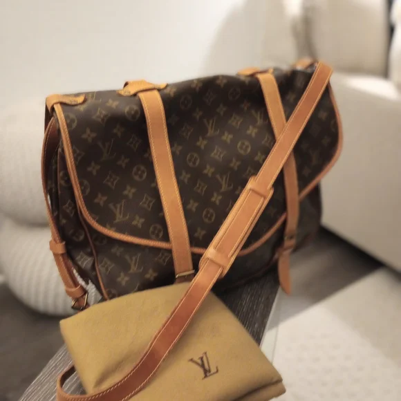 Louis Vuitton  Saumur 43 bag - Picture 10 of 16